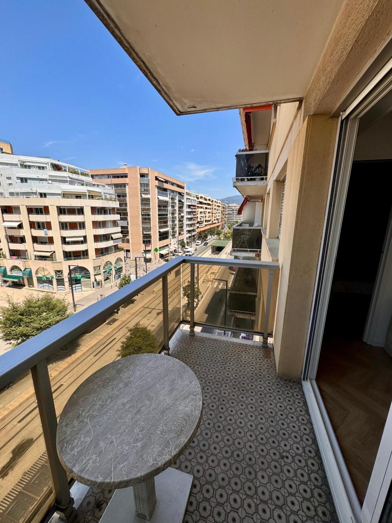 Apartment 2p Moderne Et Epure Pres De La Et De La Celebre Promenades Des - Vivez Le Reve Mediterraneen Nice